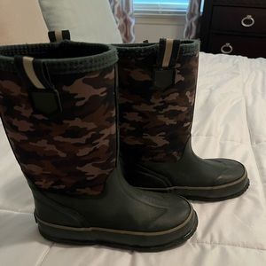 Landsend camo waterproof boots with thinsulate.